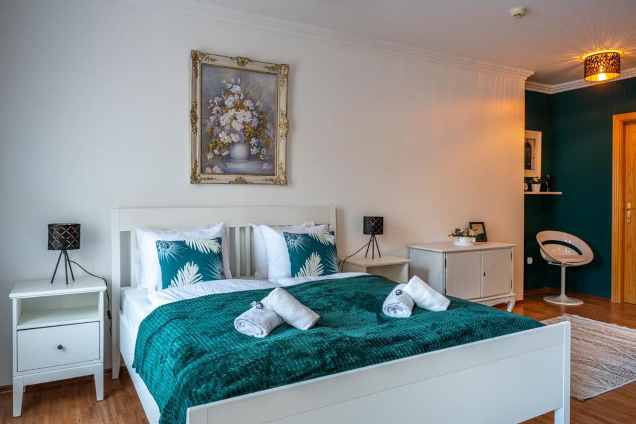 Romantic Studio Secret Garden Budapest Luaran gambar
